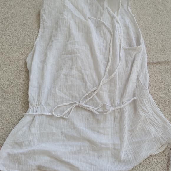 White Ruffled Sleeveless Top - Picture 7 of 7